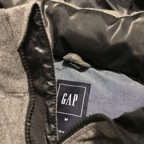 Gap Women’s Vest with Detachable Hood - Picture 3 of 3